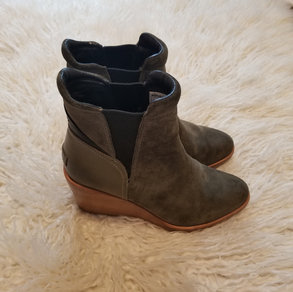 Sorel Wedge Boots 8.5 Olive Green
